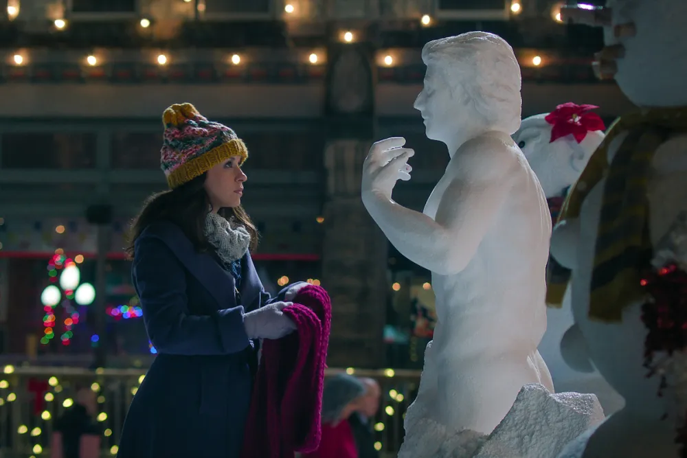 Hot Frosty’ Review: Lacey Chabert Trades Fruitcake for Beefcake in Netflix’s Heartwarming Holiday Romp